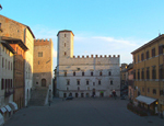 Todi - Piazza del Popolo )Palazzo dei Priori)