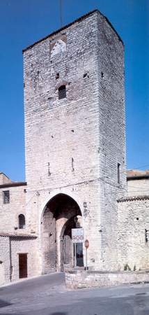 Umbria - Gubbio ( Porta Romana )