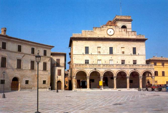 Umbria - Montefalco ( Palazzo Comunale )