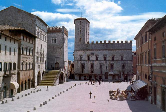 Umbria - Todi ( Piazza Vittorio Emanuele II )